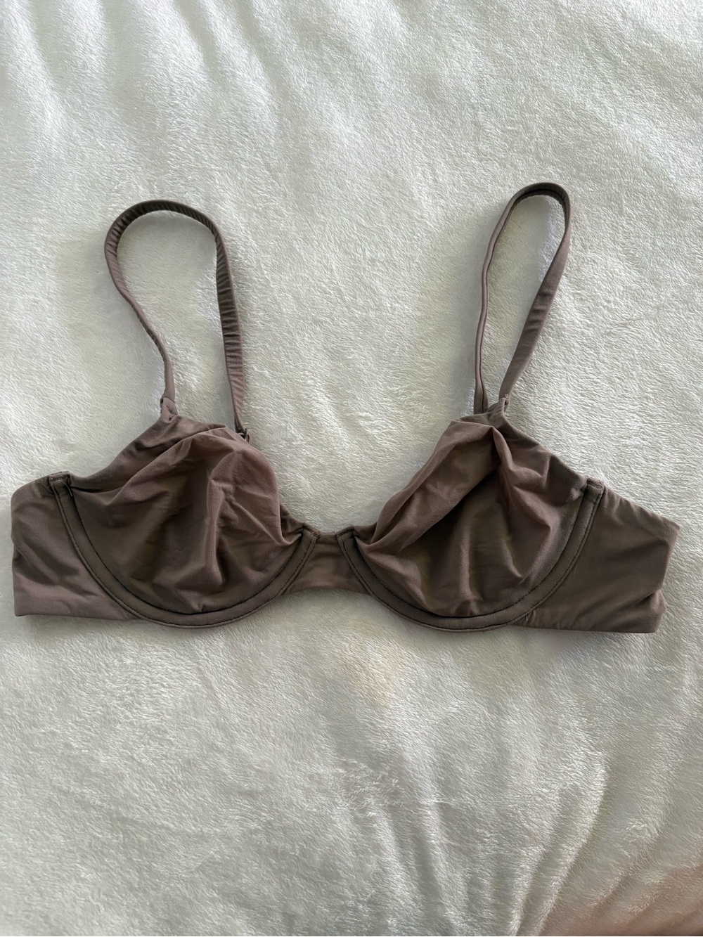 SKIMS Underwire Bra in Taupe Brown
